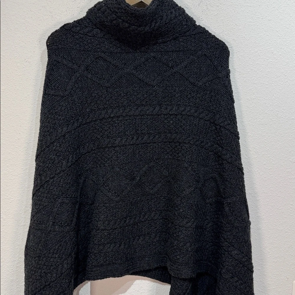 SAOL NWT Aran Poncho 100% Merino Wool with Buttons V-Neck Shawl Gray L/XL